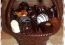 Шоколадова кошница с бонбони от натурален и млечен шоколад